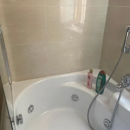 Green Apartment アパート